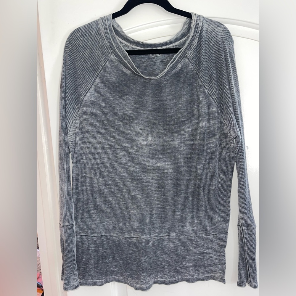Grey long sleeve thermal long sleeve tshirt size L, good condition